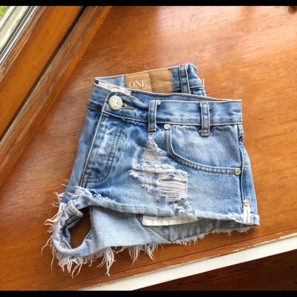 One teaspoon destroyed denim shorts - Picture 3 of 3